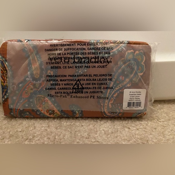 Vera Bradley Outlet Essential Wallet. “Manor Paisley”NWT - Picture 3 of 4